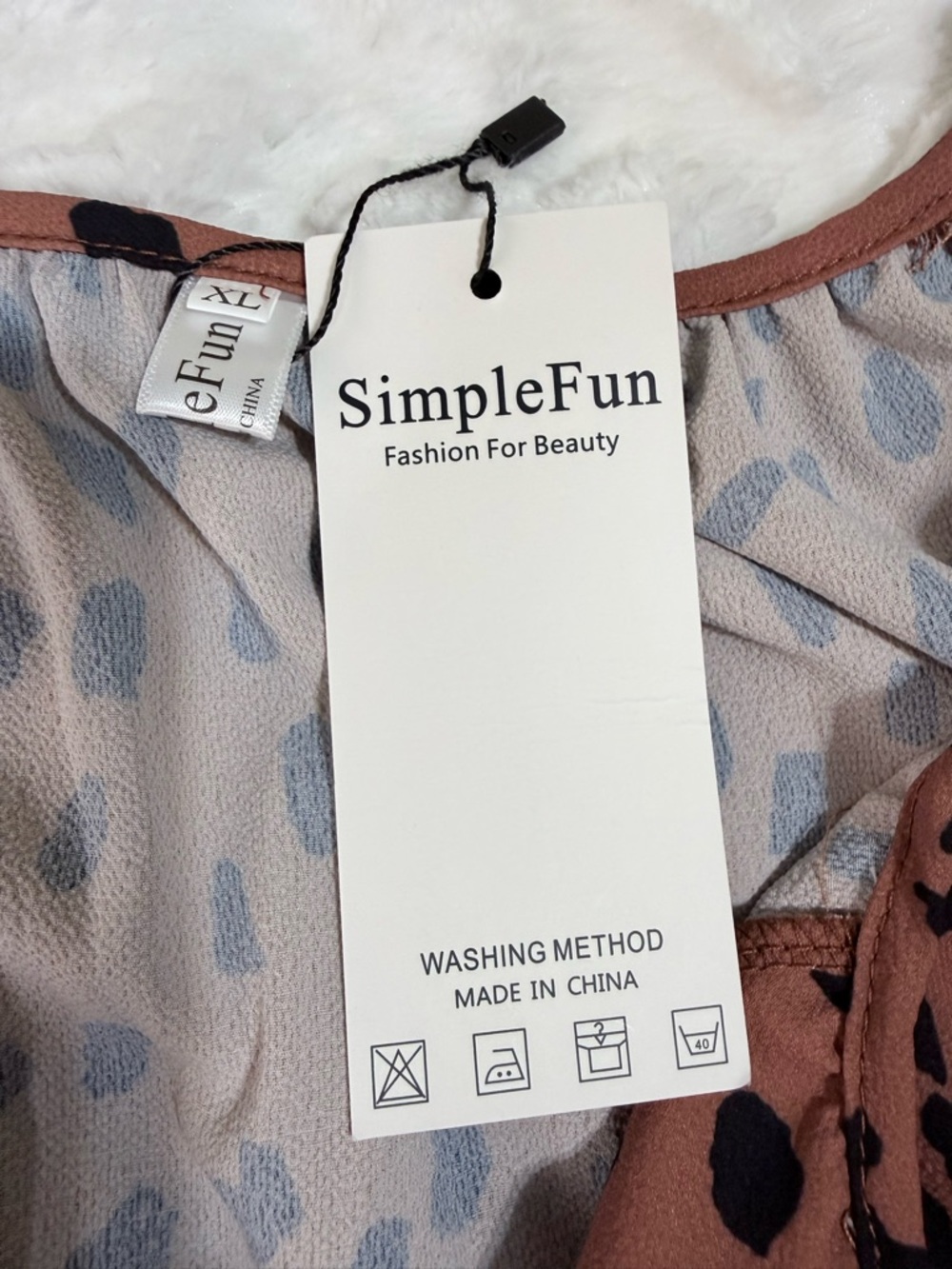Simple Fun Rust Spot Print Flutter Sleeve Top - Picture 4 of 12